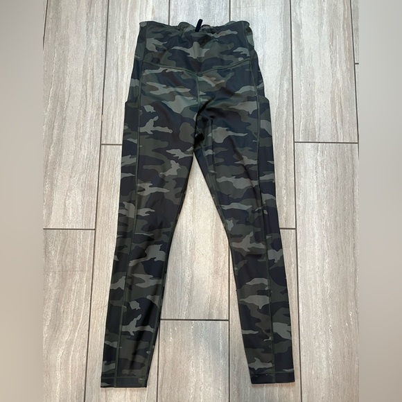 Athleta Women’s Ultimate 7/8 Tight Leggings Camo Stash Pockets Green Size XS - Picture 2 of 7